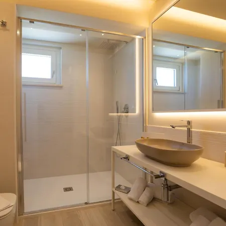 לינה וארוחת בוקר Capovaticano Luxury 3*