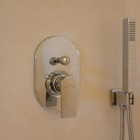 לינה וארוחת בוקר Capovaticano Luxury 3*
