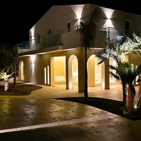 Capovaticano Luxury לינה וארוחת בוקר *