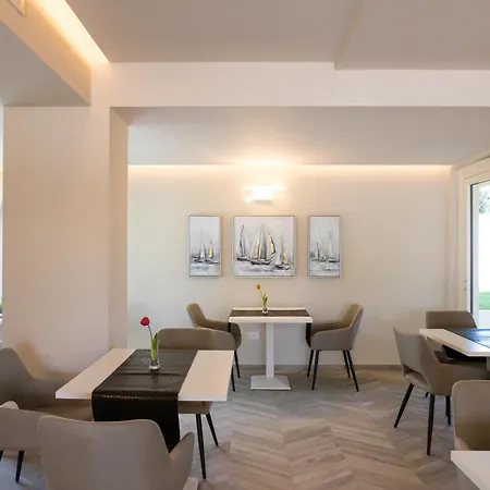 Capovaticano Luxury Couette-café